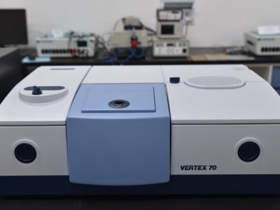 Fourier transform infrared spectrometer (FTIR)